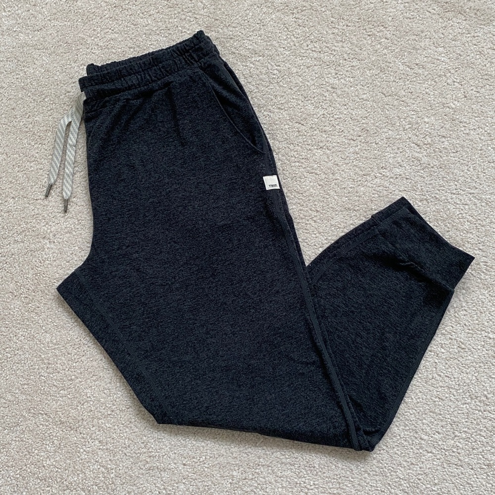 Vuori Women’s Dark Gray Jogger Sweatpants with Contrast Drawstring - Picture 2 of 13
